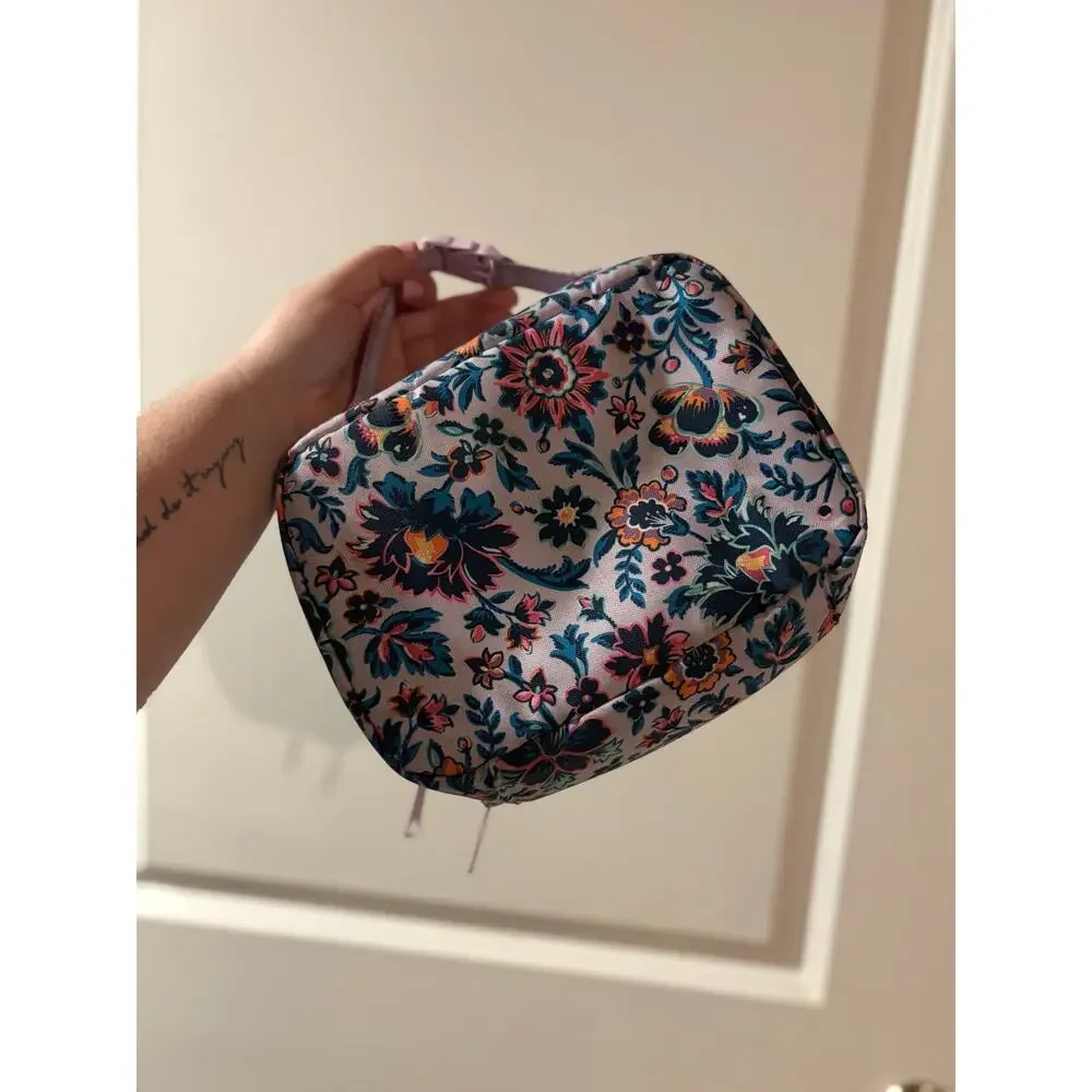 Vera Bradley Lunch Box in the pattern cloud vine